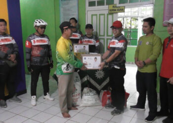 KENDARAI SEPEDA, WABUP BESERTA ROMBONGAN SERAHKAN BANTUAN KE PANTI ASUHAN