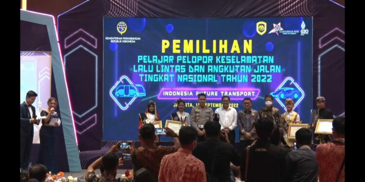 ALHAMDULILLAH, AIDA RAIH JUARA I KATEGORI SOSIAL BUADAYA