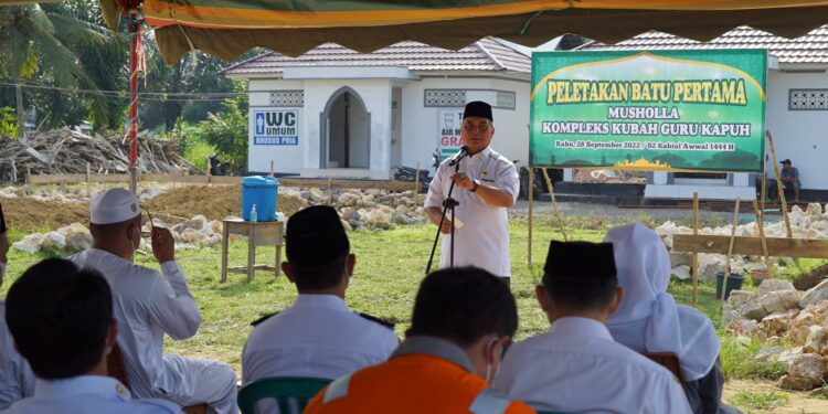 Bupati HSS Mengikuti Peletakan Batu Pertama Musholla Kompleks Kubah Guru Kapuh