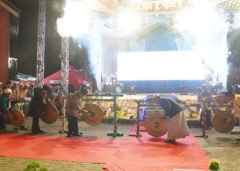 Bupati HSS Drs. H. Achmad Fikry M.AP bersama Wakil Bupati HSS Syamsuri Arsyad S.AP MA hadiri Grand Opening acara Hari Santri Nasional 2022 se Kab. HSS, Selasa (04/10) di Ponpes Dalpa Kandangan.