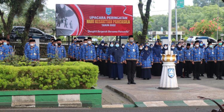 WABUP PIMPIN UPACARA PERINGATAN HARI KESAKTIAN PANCASILA LINGKUP PEMKAB HSS