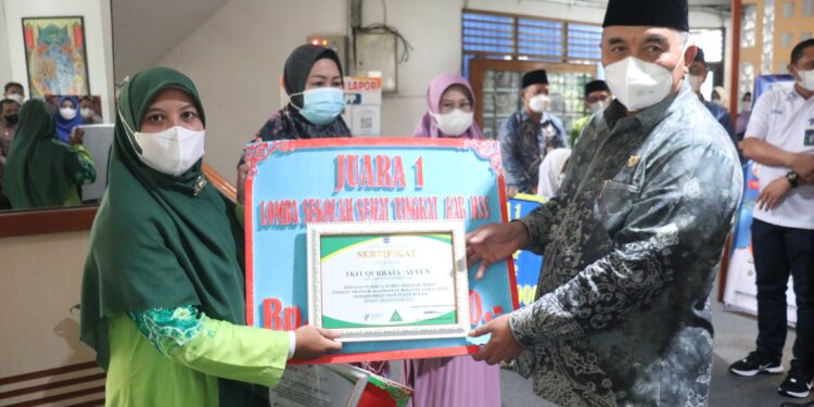 Penyerahan Dana Bantuan CSR Bank BRI untuk Rehab Rumah dan Penyerahan Uang Pembinaan serta Piagam untuk Pemenang Lomba Sekolah Sehat
