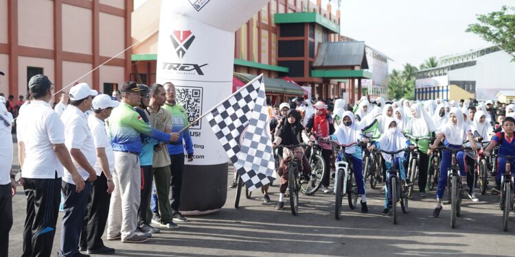 Pemkab HSS Dalam Rangka HAORNAS Yang Ke – 39 Menggelar Senam Dan Fun Bike Sehati