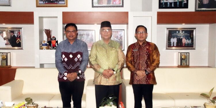 KEPALA BPN KANDANGAN BERPAMITAN KEPADA BUPATI