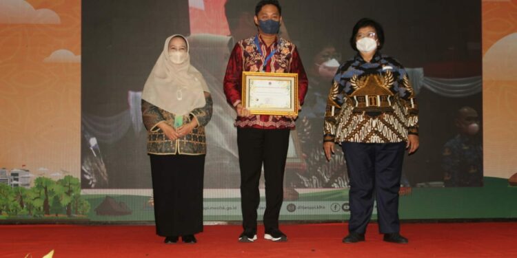 Pemkab HSS Melalui Dispera KPLH Kab. HSS Meraih Piagam Apresiasi Pembinaan Proklim Tahun 2022