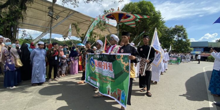 Bupati HSS Apresiasi Pelaksanaan Expo Santri dan Karnaval Dalam Rangkaian Menyambut Hari Santri Nasional Tahun 2022