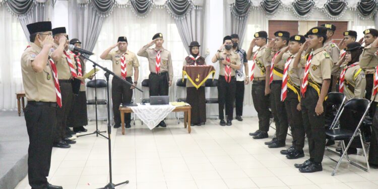 WABUP LANTIK & KUKUHKAN 32 ORANG PRAMUKA GARUDA KWARCAB HSS