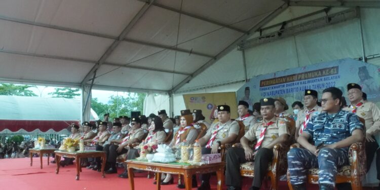 IKUTI UPACARA PERINGATAN HARI PRAMUKA KE-61 TINGKAT KWARDA KALSEL, WABUP HSS TERIMA LENCANA PANCAWARSA V