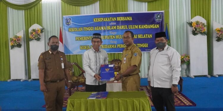 Pemkab HSS langsungkan kesepakatan bersama dengan Stai Darul Ulum Kandangan tentang Kerjasama Tridarma Perguruan Tinggi.