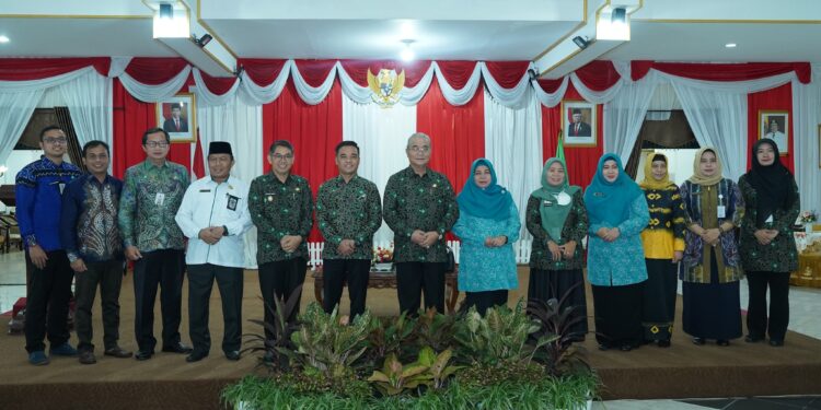 PEMKAB HSS SAMBUT HANGAT TIM PENILAI LOMBA SEKOLAH SEHAT