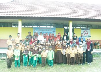 PULUHAN SISWA-SISWI SDN PAMUJAAN ANTUSIAS BERDIALOG DENGAN WAKIL BUPATI