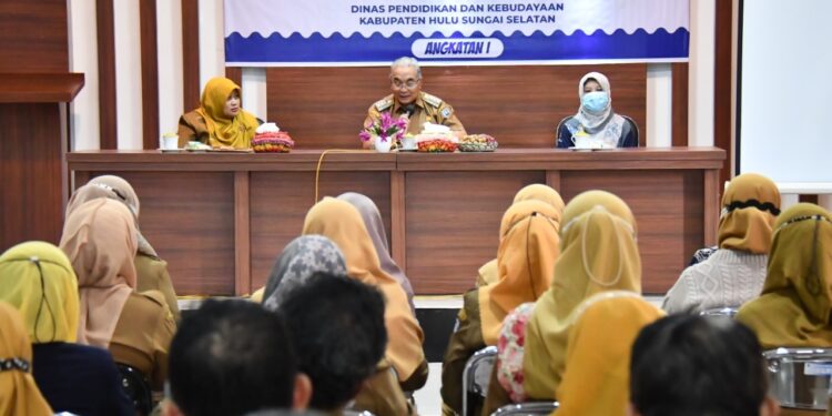 BUPATI : GURU BUKAN HANYA PANDAI MENGAJAR, TETAPI HARUS MAMPU MEMAHAMI KONDISI SISWA