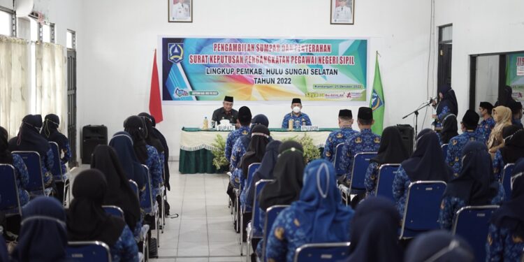 Pengambilan Sumpah Dan Penyerahan Surat Keputusan Pengangkatan PNS Lingkup Pemkab HSS T.A. 2022