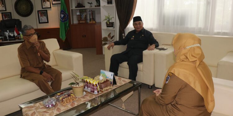 BUPATI TERIMA KUNJUNGAN JAJARAN SMPN 2 KANDANGAN