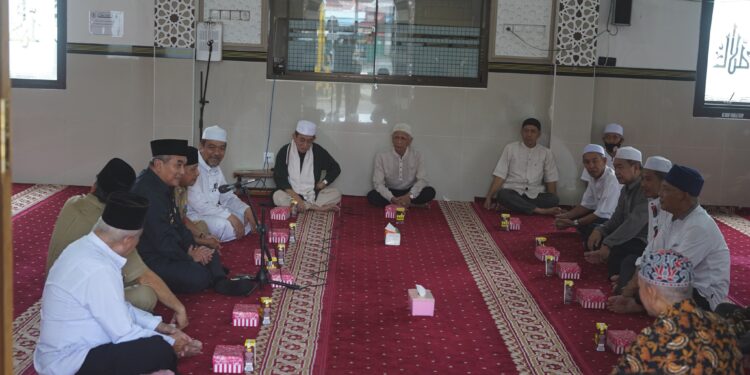 Bupati HSS Dan Wabup HSS Serahkan Dana Hibah Untuk Pembangunan Langgar Nurul Ihsan