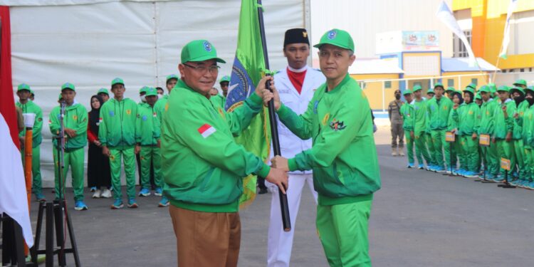 KONTINGEN TUAN RUMAH HSS RESMI DILEPAS OLEH BUPATI HSS UNTUK MENGIKUTI PORPROV XI KALSEL