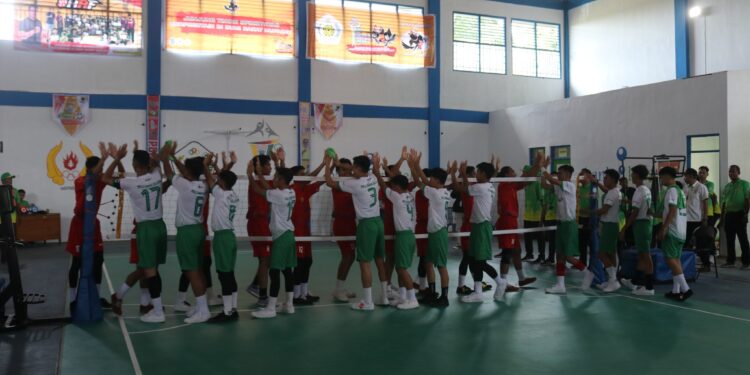 Bupati HSS Dan Wabup HSS Saksikan Final Sepak Takraw Regu Putra