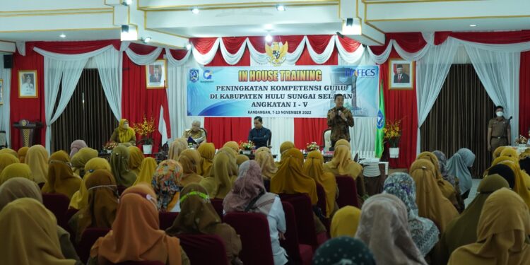 IN HOUSE TRAINING DALAM RANGKA MENINGKATKAN KOMPETENSI PARA GURU DI KAB. HSS ANGKATAN I-V