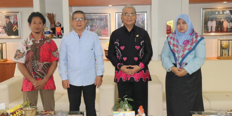 BUPATI SAMBUT BAIK KEINGINAN PENULIS YANG INGIN MEMBUAT BUKU BIOGRAFINYA