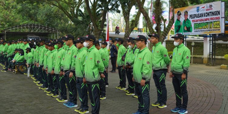 KONTINGEN HSS RESMI DILEPAS BUPATI UNTUK MENGIKUTI AJANG PEPARPROV IV KALSEL TAHUN 2022