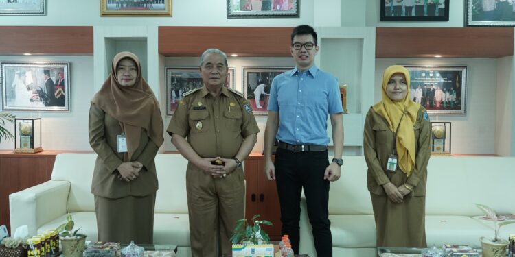 BUPATI HSS MENERIMA TAMU DOKTER SPESIALIS ANESTESI PENEMPATAN RSUD DAHA SEJAHTERA