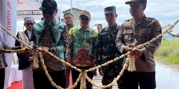 Sekda HSS Bersama Waka Polres HSS Lakukan Pengukuhan Pos Polisi Sub Sektor Daha Barat Polsek Daha Selatan