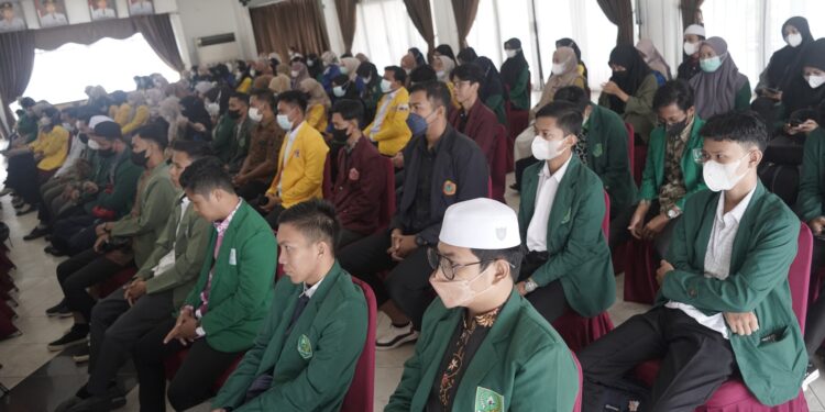 Pemkab HSS Berikan Penghargaan Kepada Mahasiswa(i) Berprestasi Dan Bantuan Dana Skripsi Serta Tesis