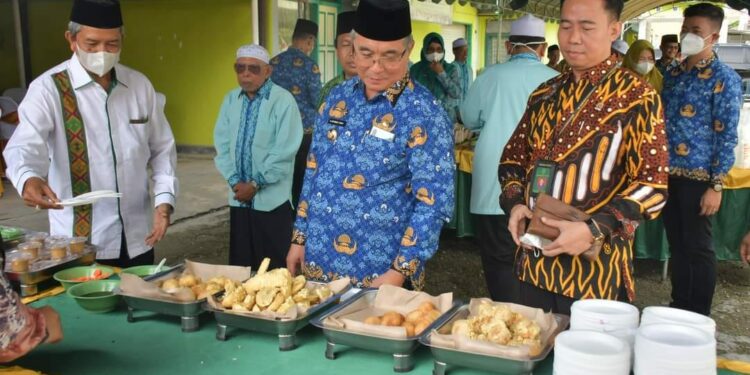 Bupati HSS Menghadiri Saprah Amal
