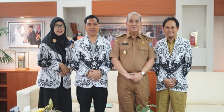 Bupati Terima Tamu Dari Jajaran Persatuan Guru Republik Indonesia