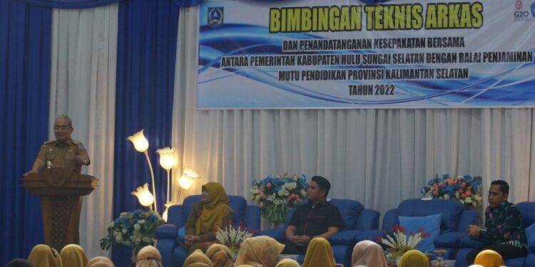 BUPATI HSS BUKA BIMTEK TEKNIS APLIKASI RENCANA KEGIATAN SEKOLAH (ARKAS)