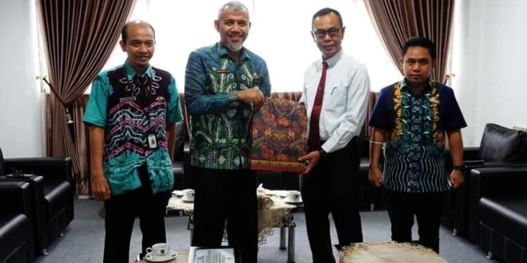 SEKDA HSS TERIMA TAMU DARI BPS PROVINSI KALSEL