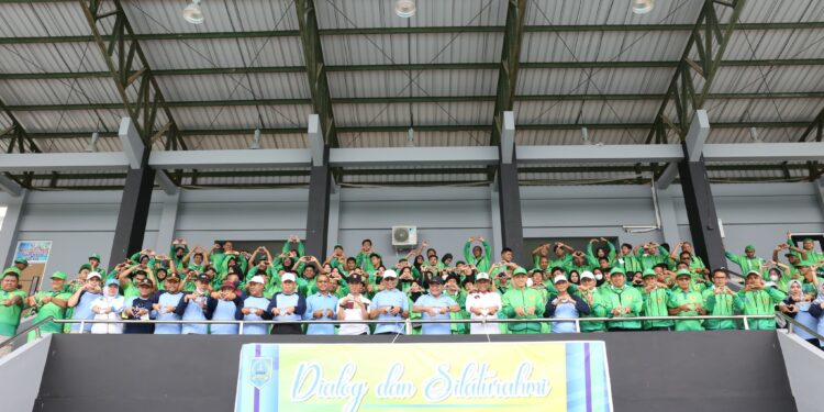 Bupati HSS Serahkan Bonus Atlet Porprov XI