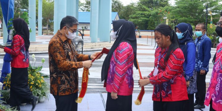 Wabup HSS Mengukuhkan Alat Kelengkapan Forum Anak Daerah Rakat Mufakat Masa Bakti 2022- 2024 Sekaligus Membuka Jambore Forum Anak Kabupaten HSS Tahun 2022