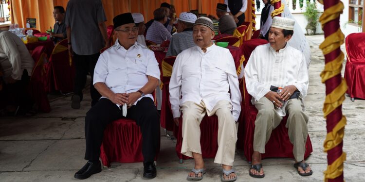 Bupati HSS Menghadiri Peringatan 100 Hari Wafatnya Alm Drs. H. Asyikin Noor, M.Si bin H. Sasi Gaffar