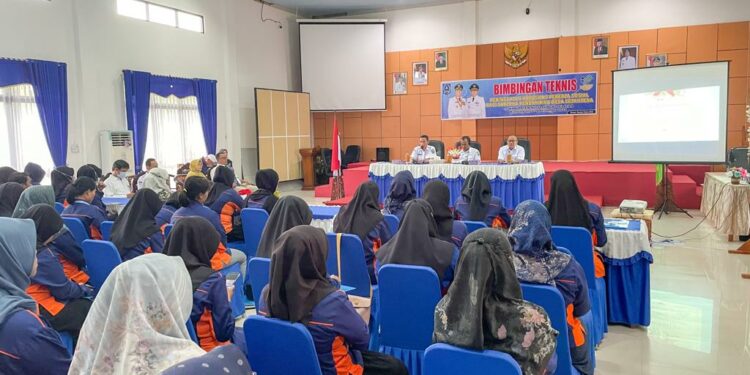 Asisten Pemerintahan dan Kesejahteraan Rakyat Sekretariat Daerah Kab. HSS Buka Bimbingan Teknis Peningkatan Kapasitas Pekerja Sosial Bagi Sarjana Pendamping Desa Sejahtera