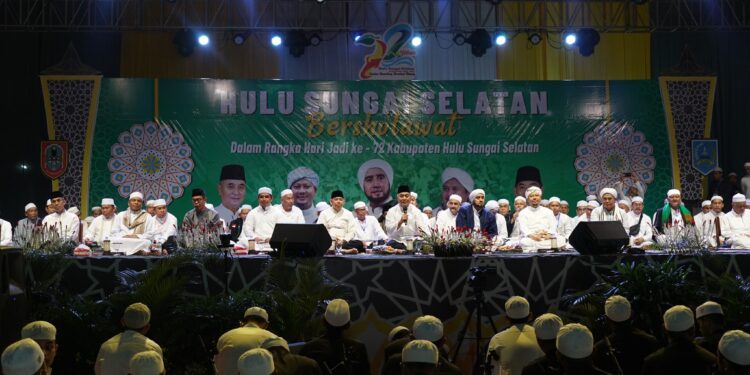 Hulu Sungai Selatan Bersholawat Bersama Habib Syech bin Abdul Qodir Assegaf