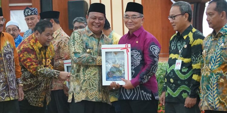 Pemkab HSS Terima DIPA Dan TKD TA 2023 dari Pemprov Kalsel.