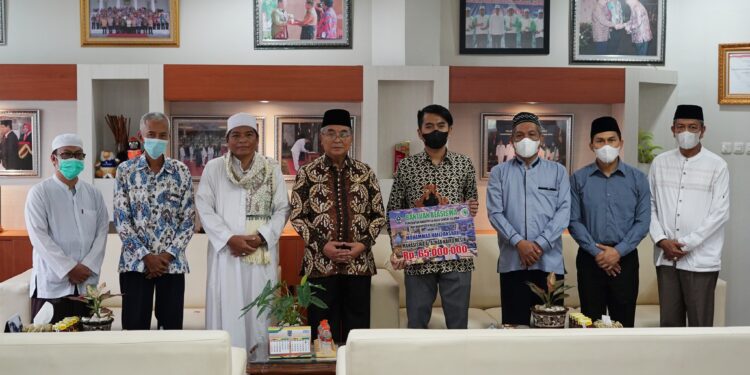 HSS KEMBALI BERANGKATKAN 12 SANTRI UNTUK MENIMBA ILMU DI TARIM & KAIRO