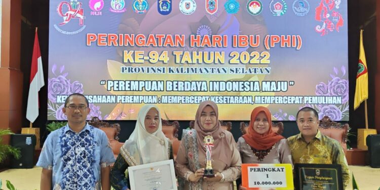HSS SABET 2 PENGHARGAAN SEKALIGUS PADA PUNCAK PERINGATAN HARI IBU