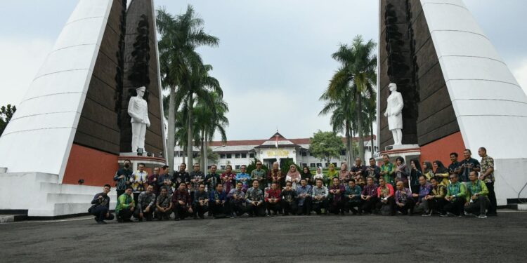 BUPATI HSS KUNJUNGI KAMPUS IPDN BANDUNG