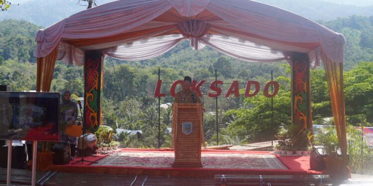 BUPATI HSS BERSAMA WAKIL BUPATI HSS HADIRI KEMERIAHAN HARI JADI KECAMATAN LOKSADO KE-42