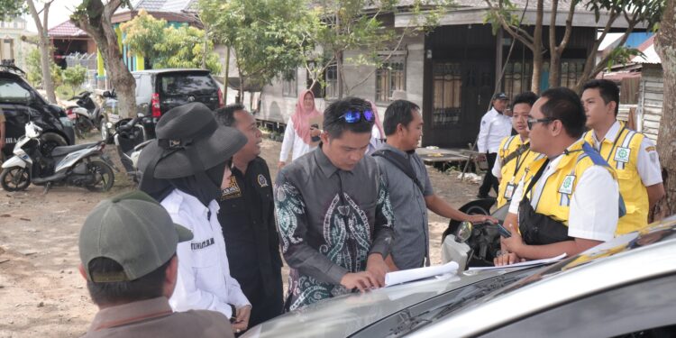 KOMISI III DPRD KABUPATEN HSS SIDAK PROYEK PEMBANGUNAN JALAN DI DAHA BARAT