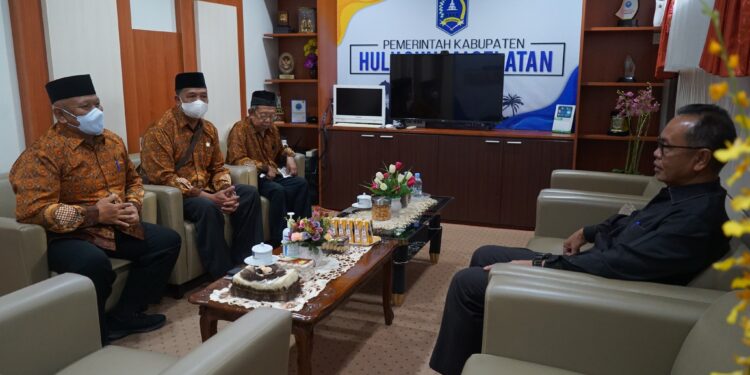 Sekda Kab. HSS Terima Silaturahmi dari Pengurus PWRI