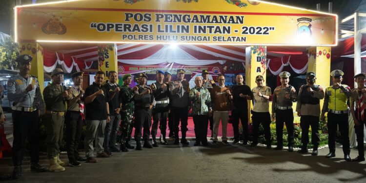 Bupati HSS Tinjau Posko Pengamanan Nataru Dan Pelaksanaan Ibadah Malam Natal