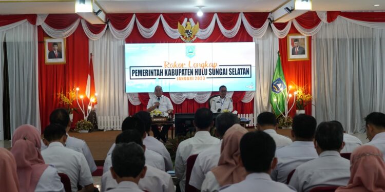 PEMKAB HSS MENGADAKAN RAKOR BULANAN