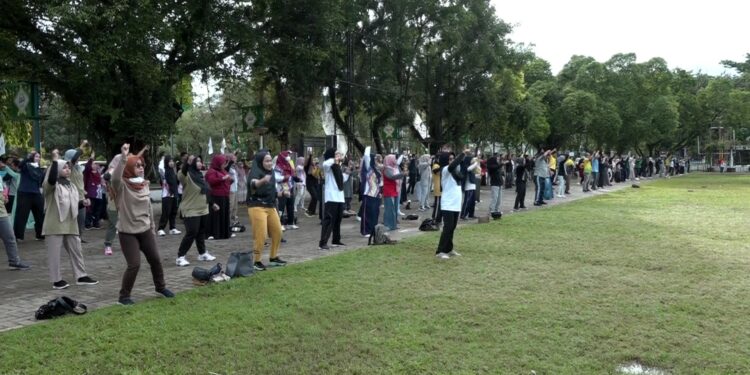 SENAM GABUNGAN DI LAPANGAN LAMBUNG MANGKURAT KANDANGAN