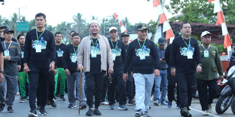BUPATI IKUTI JALAN SEHAT SAMBIL SHOLAWAT