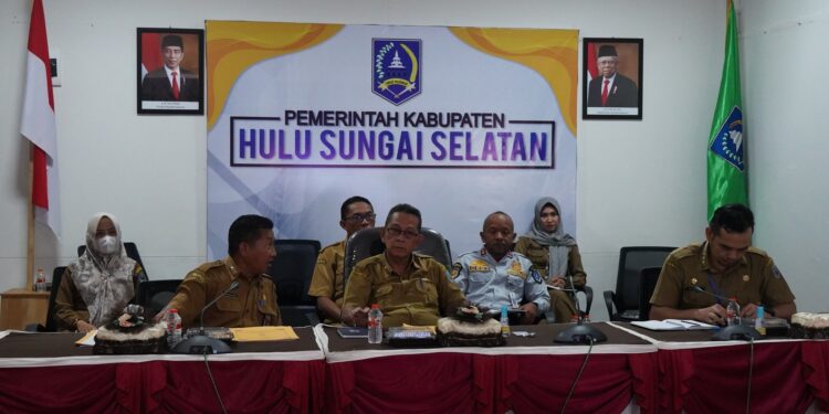 PEMKAB HSS MENGIKUTI RAKOR BERSAMA MENTERI DALAM NEGERI RI SECARA VIRTUAL