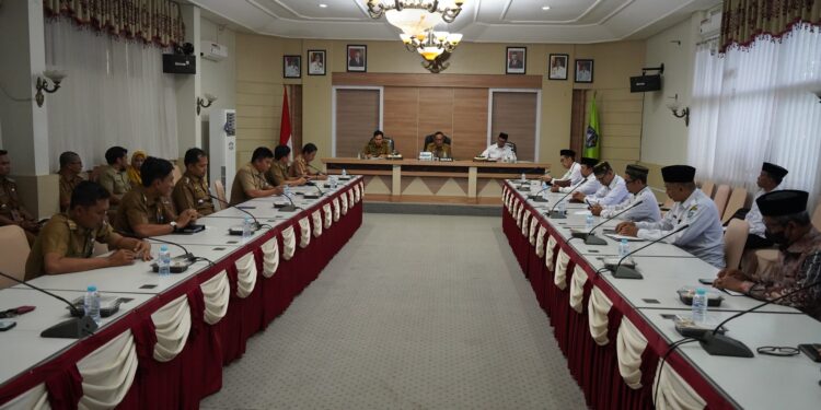 SEKDA PIMPIN RAPAT PERSIAPAN MTQ TINGKAT KABUPATEN HSS
