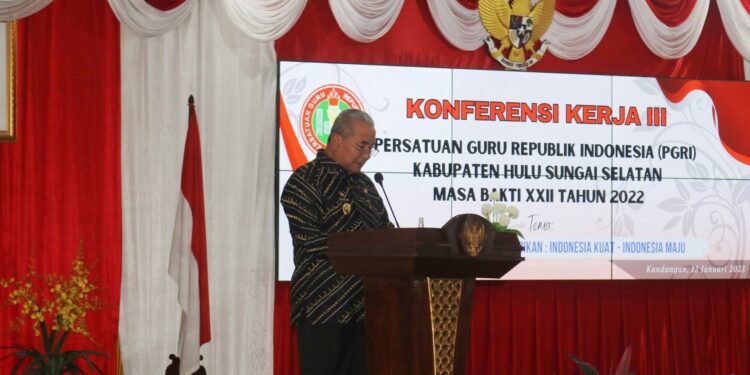 BUPATI BUKA KONFERENSI KERJA III PGRI HSS